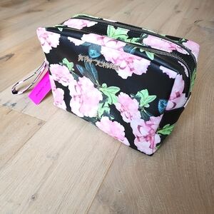 Betsey johnson Weekender Cosmetic Case Vegan NWT